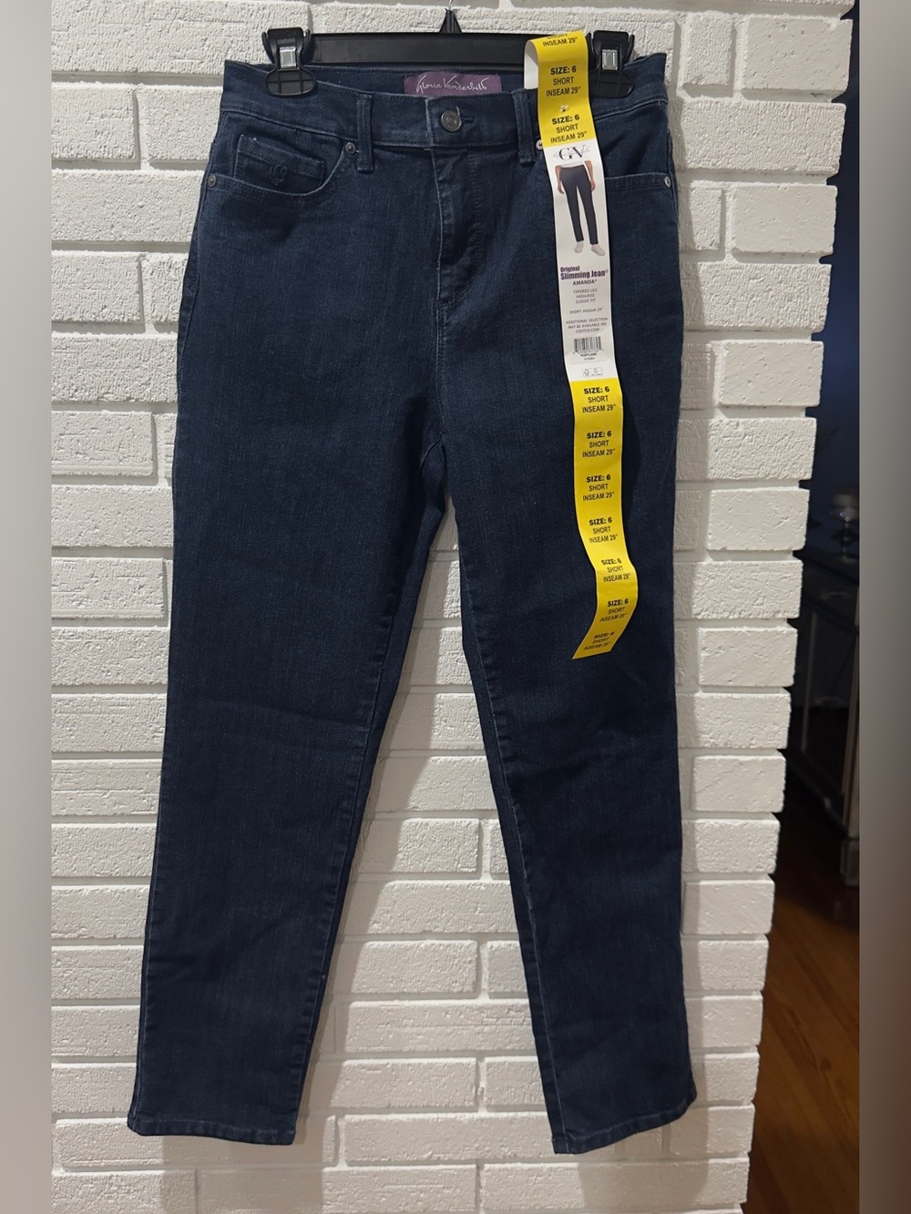 Women’s Gloria Vanderbilt Amanda Jeans Size 6 Short